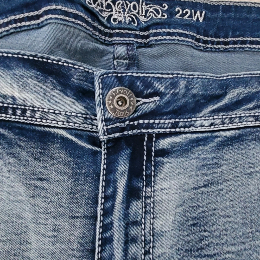 NWT Revolt Denim Women's Embroidery Shorts. Size 22W. - Picture 8 of 9